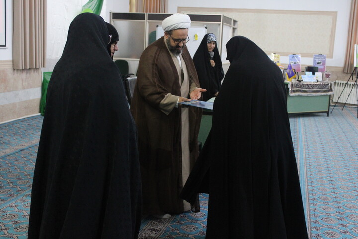 تصاویر/ آیین بزرگداشت هفته پژوهش به میزبانی حوزه‌ علمیه خواهران استان کرمان