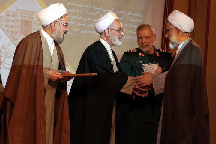 تصاویر/ آیین گرامیداشت هفته پژوهش و فناوری بنیاد بین المللی علوم وحیانی اسراء