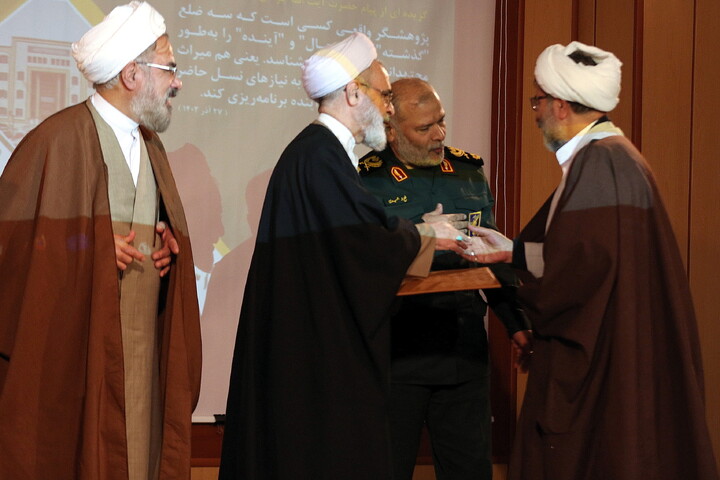 تصاویر/ آیین گرامیداشت هفته پژوهش و فناوری بنیاد بین المللی علوم وحیانی اسراء