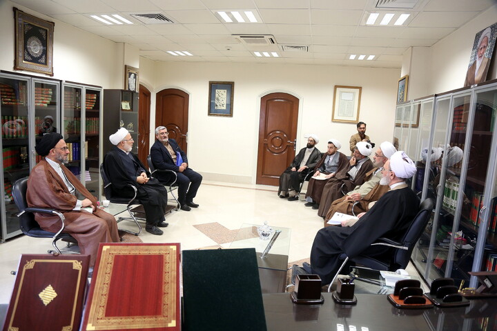 تصاویر/ نشست مدیر حوزه های علمیه با مدیر بنیاد بین المللی علوم وحیانی اسراء