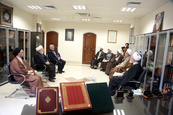 تصاویر/ نشست مدیر حوزه های علمیه با مدیر بنیاد بین المللی علوم وحیانی اسراء