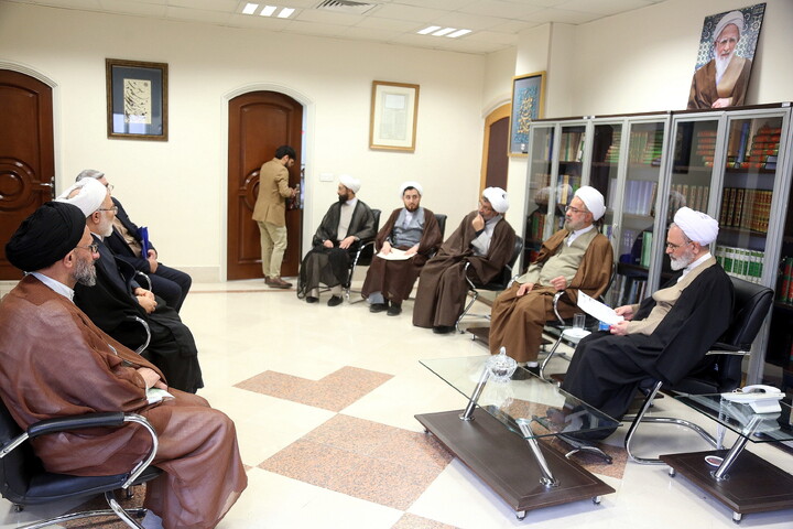 تصاویر/ نشست مدیر حوزه های علمیه با مدیر بنیاد بین المللی علوم وحیانی اسراء