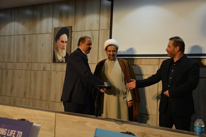 تصاویر/ گرامیداشت هفته پژوهش در دانشگاه بین‌المللی اهل‌بیت(ع)