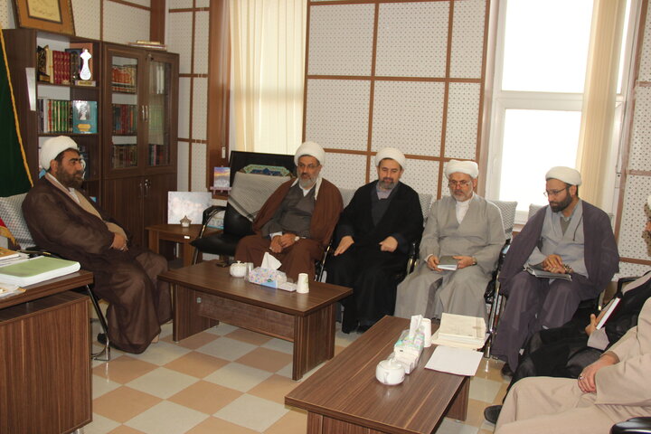 تصاویر / جلسه شور ای بسیج حوزه علمیه قزوین برگزارشد