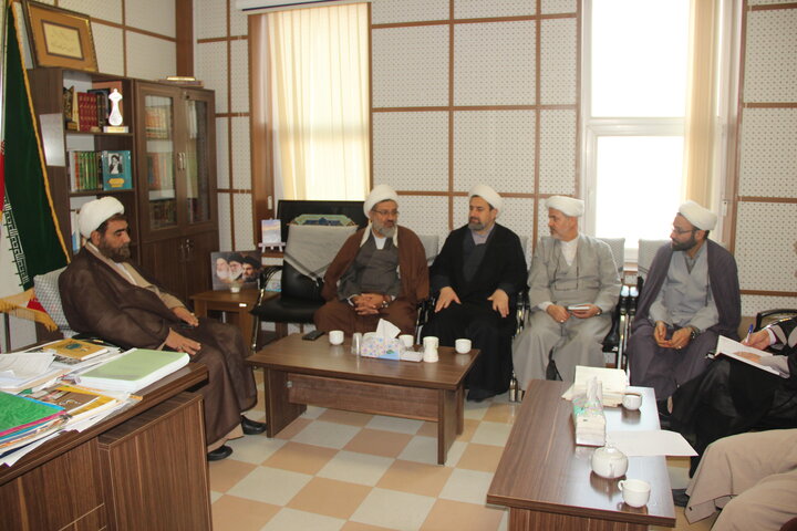 تصاویر / جلسه شور ای بسیج حوزه علمیه قزوین برگزارشد