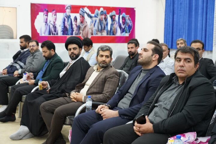 تصاویر /دیدار کارکنان قرارگاه سازندگی خاتم الانبیاء (ص) در استان لرستان با نماینده ولی فقیه در استان