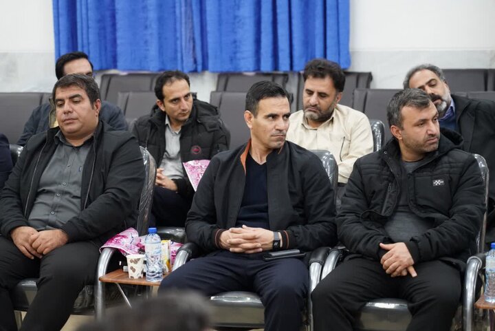 تصاویر /دیدار کارکنان قرارگاه سازندگی خاتم الانبیاء (ص) در استان لرستان با نماینده ولی فقیه در استان