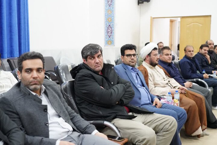 تصاویر /دیدار کارکنان قرارگاه سازندگی خاتم الانبیاء (ص) در استان لرستان با نماینده ولی فقیه در استان