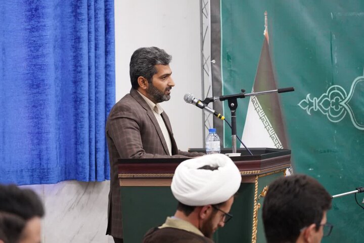 تصاویر /دیدار کارکنان قرارگاه سازندگی خاتم الانبیاء (ص) در استان لرستان با نماینده ولی فقیه در استان