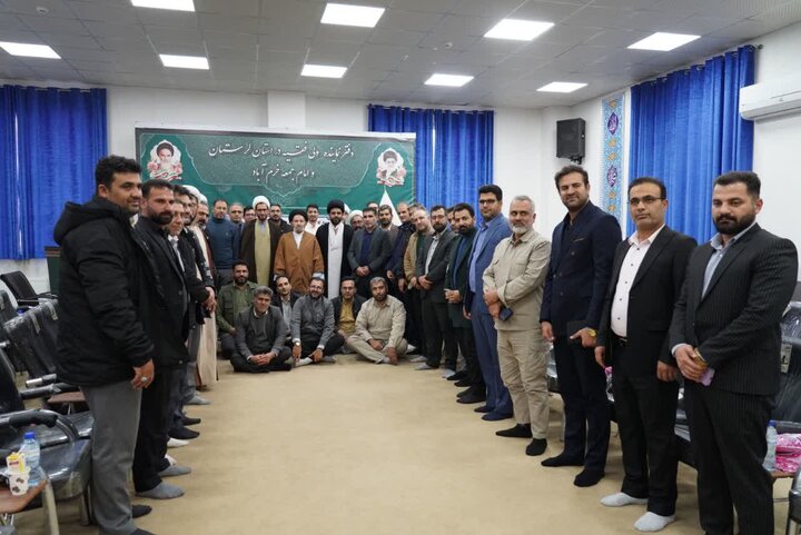 تصاویر /دیدار کارکنان قرارگاه سازندگی خاتم الانبیاء (ص) در استان لرستان با نماینده ولی فقیه در استان