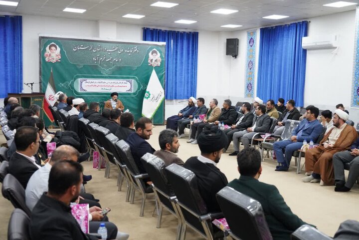 تصاویر /دیدار کارکنان قرارگاه سازندگی خاتم الانبیاء (ص) در استان لرستان با نماینده ولی فقیه در استان