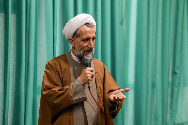 تصاویر /نشست صمیمی امام جمعه قزوین  با اساتید، دانشجویان و کارکنان دانشگاه پیام نور استان قزوین