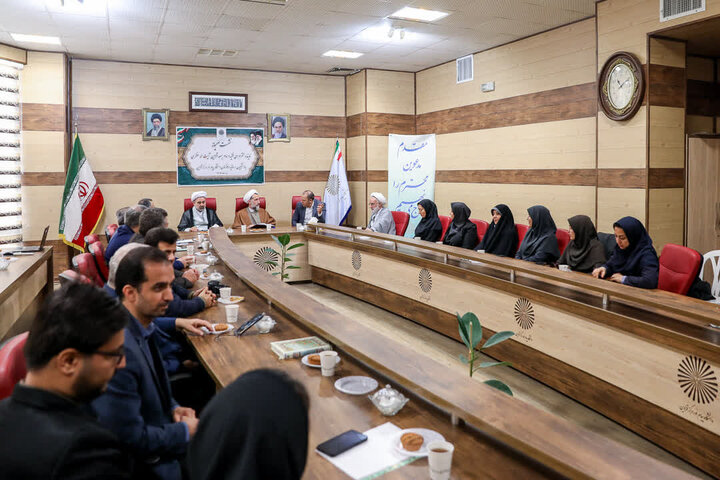 تصاویر /نشست صمیمی امام جمعه قزوین  با اساتید، دانشجویان و کارکنان دانشگاه پیام نور استان قزوین