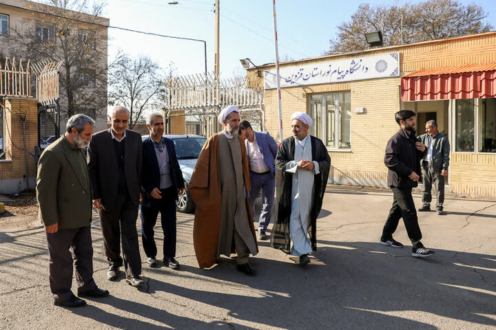 تصاویر /نشست صمیمی امام جمعه قزوین  با اساتید، دانشجویان و کارکنان دانشگاه پیام نور استان قزوین