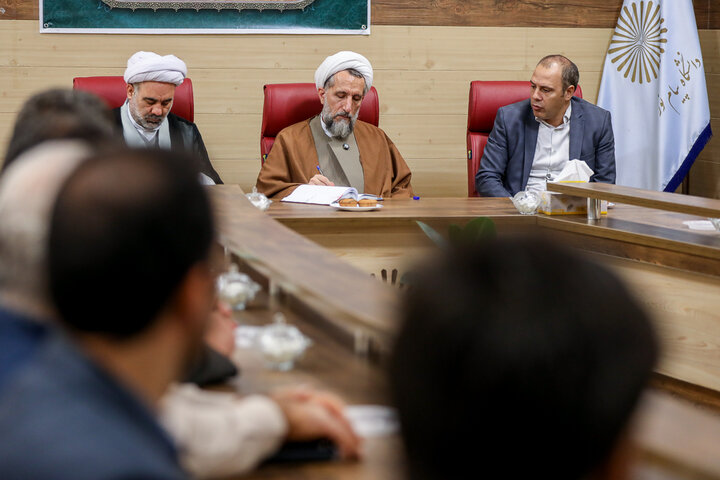 تصاویر /نشست صمیمی امام جمعه قزوین  با اساتید، دانشجویان و کارکنان دانشگاه پیام نور استان قزوین