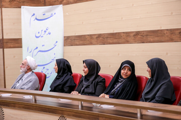 تصاویر /نشست صمیمی امام جمعه قزوین  با اساتید، دانشجویان و کارکنان دانشگاه پیام نور استان قزوین