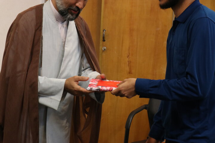 آیین اختتامیه جشنواره علامه حلی مدرسه علمیه محمودیه با حضور معاون پژوهش حوزه علمیه استان کرمان، اساتید و طلاب و ارائه مقالات پژوهشی طلاب منتخب.
