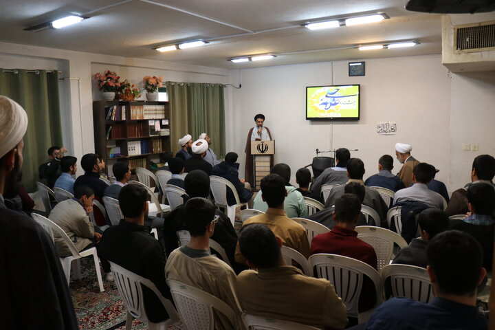 آیین اختتامیه جشنواره علامه حلی مدرسه علمیه محمودیه با حضور معاون پژوهش حوزه علمیه استان کرمان، اساتید و طلاب و ارائه مقالات پژوهشی طلاب منتخب.
