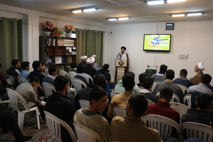 آیین اختتامیه جشنواره علامه حلی مدرسه علمیه محمودیه با حضور معاون پژوهش حوزه علمیه استان کرمان، اساتید و طلاب و ارائه مقالات پژوهشی طلاب منتخب.
