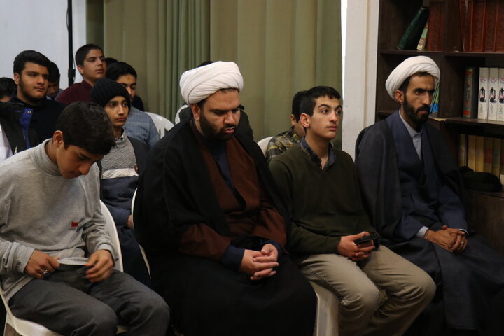 آیین اختتامیه جشنواره علامه حلی مدرسه علمیه محمودیه با حضور معاون پژوهش حوزه علمیه استان کرمان، اساتید و طلاب و ارائه مقالات پژوهشی طلاب منتخب.
