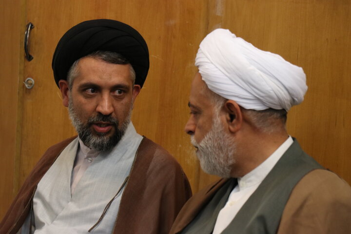 آیین اختتامیه جشنواره علامه حلی مدرسه علمیه محمودیه با حضور معاون پژوهش حوزه علمیه استان کرمان، اساتید و طلاب و ارائه مقالات پژوهشی طلاب منتخب.
