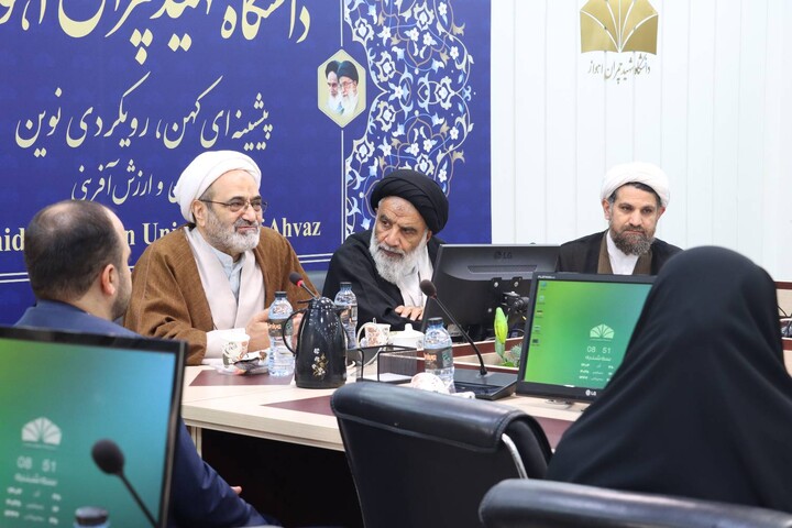 نشست دانش افزایی رهیافت هایی از بیانیه گام دوم ویژه اساتید دانشگاه های اهواز