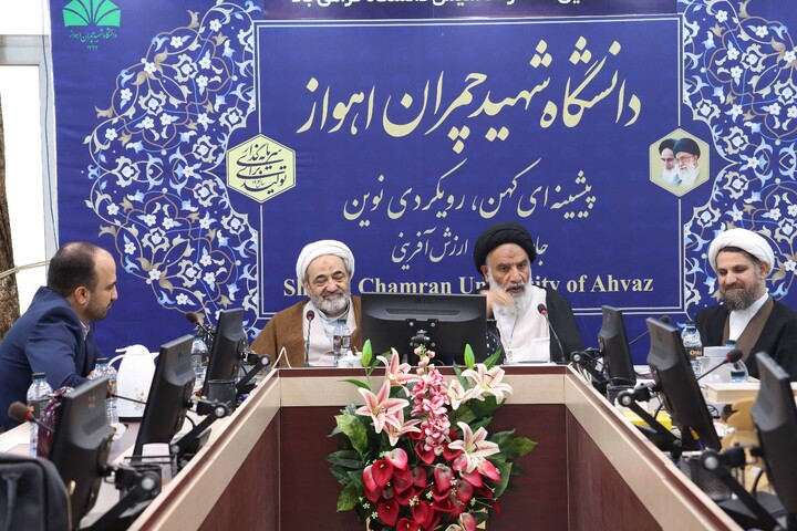 نشست دانش افزایی رهیافت هایی از بیانیه گام دوم ویژه اساتید دانشگاه های اهواز