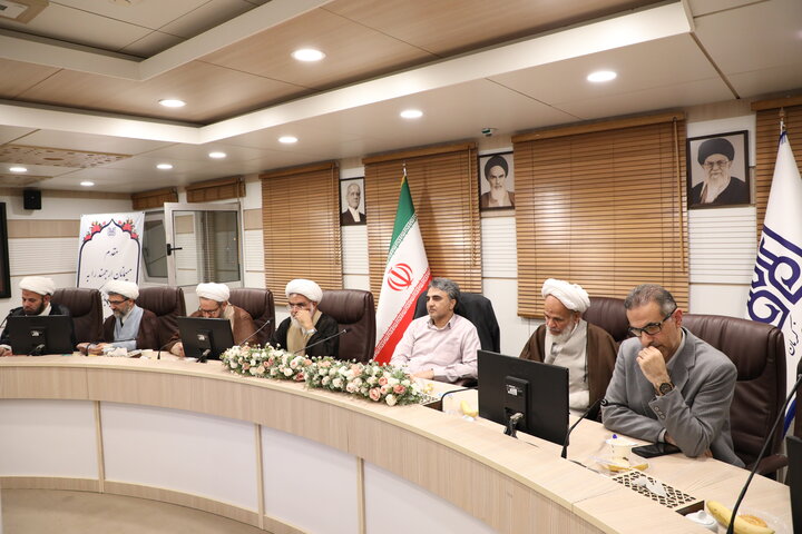 نشست علمی و هم‌اندیشی حوزه و دانشگاه به مناسبت روز وحدت حوزه و دانشگاه در دانشگاه شهید باهنر کرمان با حضور مسئولان و اساتید حوزوی و دانشگاهی.