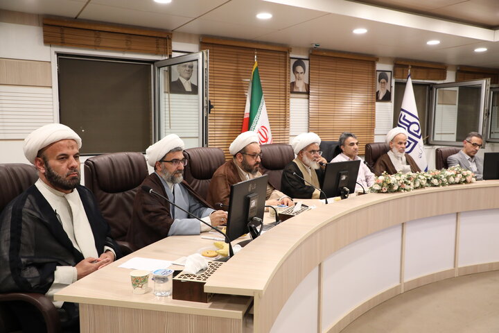 نشست علمی و هم‌اندیشی حوزه و دانشگاه به مناسبت روز وحدت حوزه و دانشگاه در دانشگاه شهید باهنر کرمان با حضور مسئولان و اساتید حوزوی و دانشگاهی.