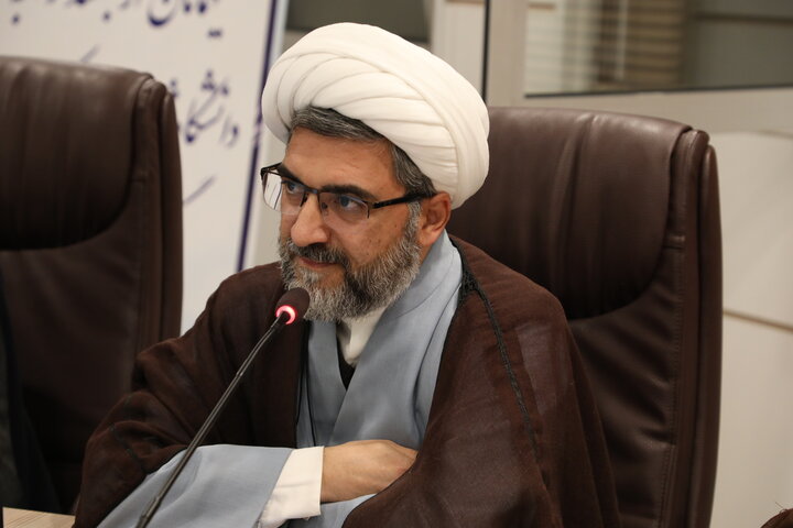 نشست علمی و هم‌اندیشی حوزه و دانشگاه به مناسبت روز وحدت حوزه و دانشگاه در دانشگاه شهید باهنر کرمان با حضور مسئولان و اساتید حوزوی و دانشگاهی.