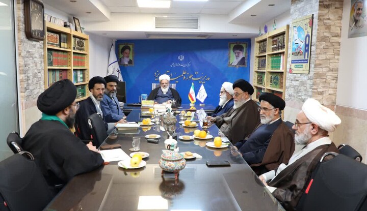 تصاویر/  فعالیت‌‌های معاونت آموزش در جلسه‌ شورای حوزه علمیه استان یزد بررسی شد