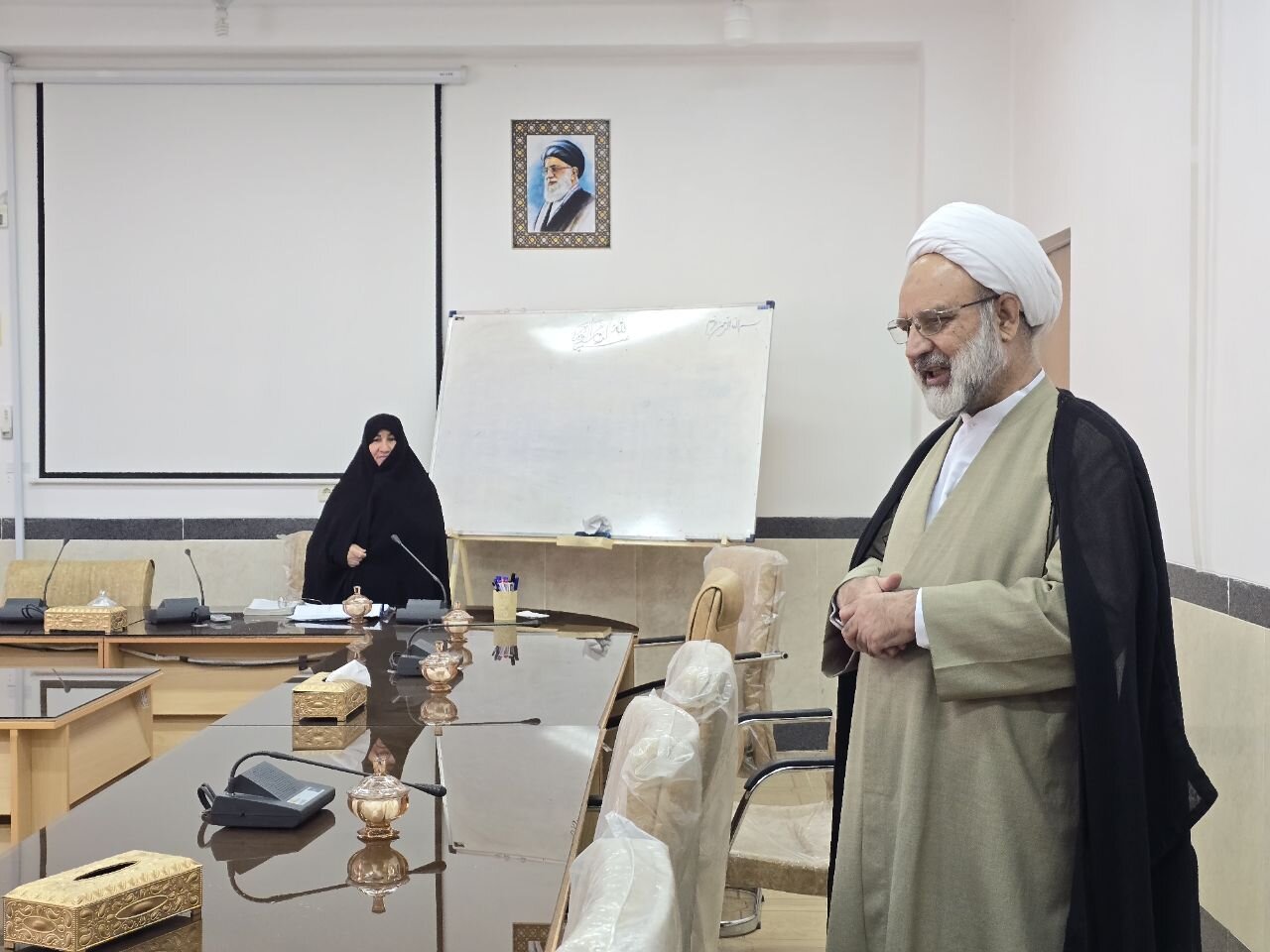 تصاویر/ بازدید سرزده مدیر حوزه علمیه خواهران یزد از ششمین مدرسه استان