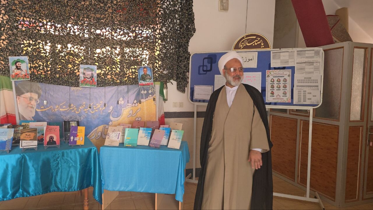 تصاویر/ بازدید سرزده مدیر حوزه علمیه خواهران یزد از ششمین مدرسه استان