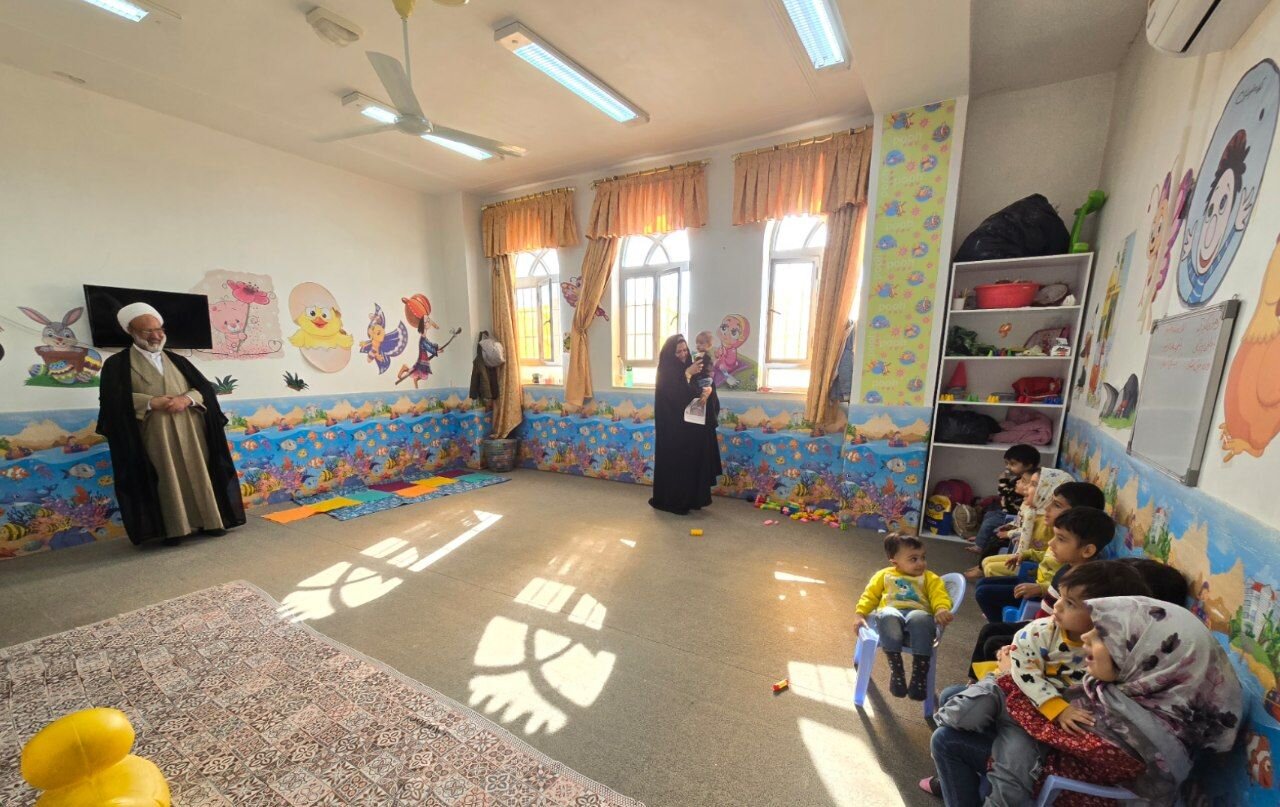 تصاویر/ بازدید سرزده مدیر حوزه علمیه خواهران یزد از ششمین مدرسه استان