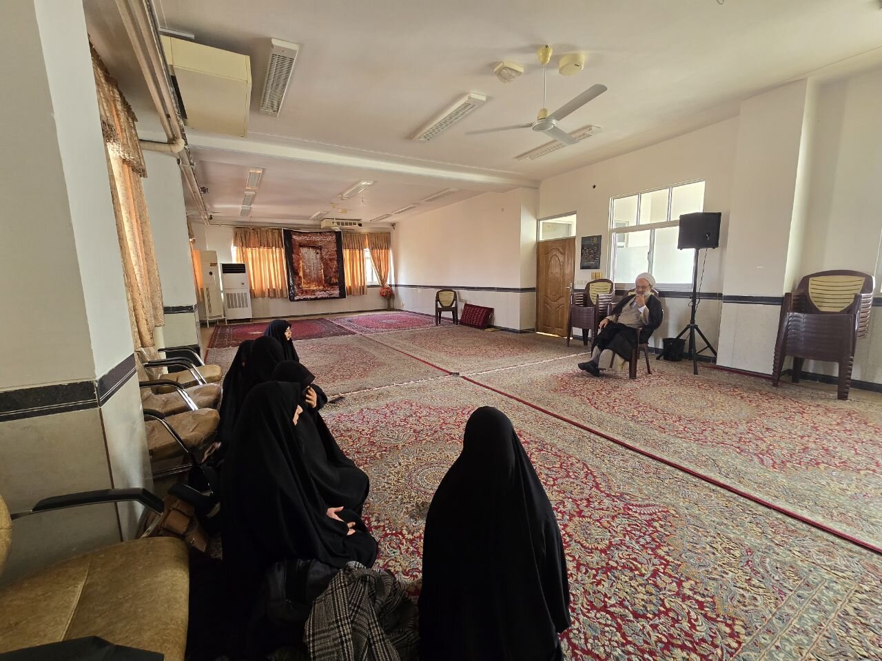 تصاویر/ بازدید سرزده مدیر حوزه علمیه خواهران یزد از ششمین مدرسه استان