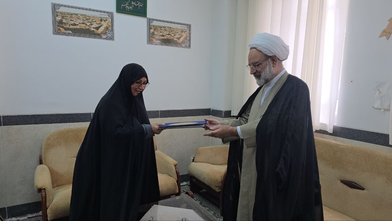 از پژوهشگران مدرسه علمیه حضرت زهرا(س) میبد تقدیر شد+تصاویر