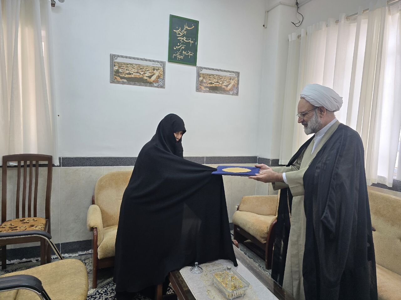 از پژوهشگران مدرسه علمیه حضرت زهرا(س) میبد تقدیر شد+تصاویر