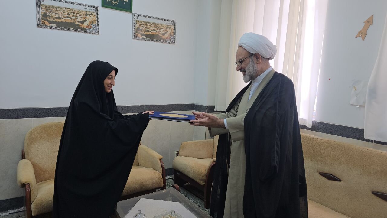 از پژوهشگران مدرسه علمیه حضرت زهرا(س) میبد تقدیر شد+تصاویر