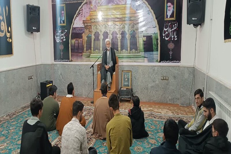 طلبه علوم دینی باید نخستین حاملان تکمیل مکارم اخلاق باشد+عکس