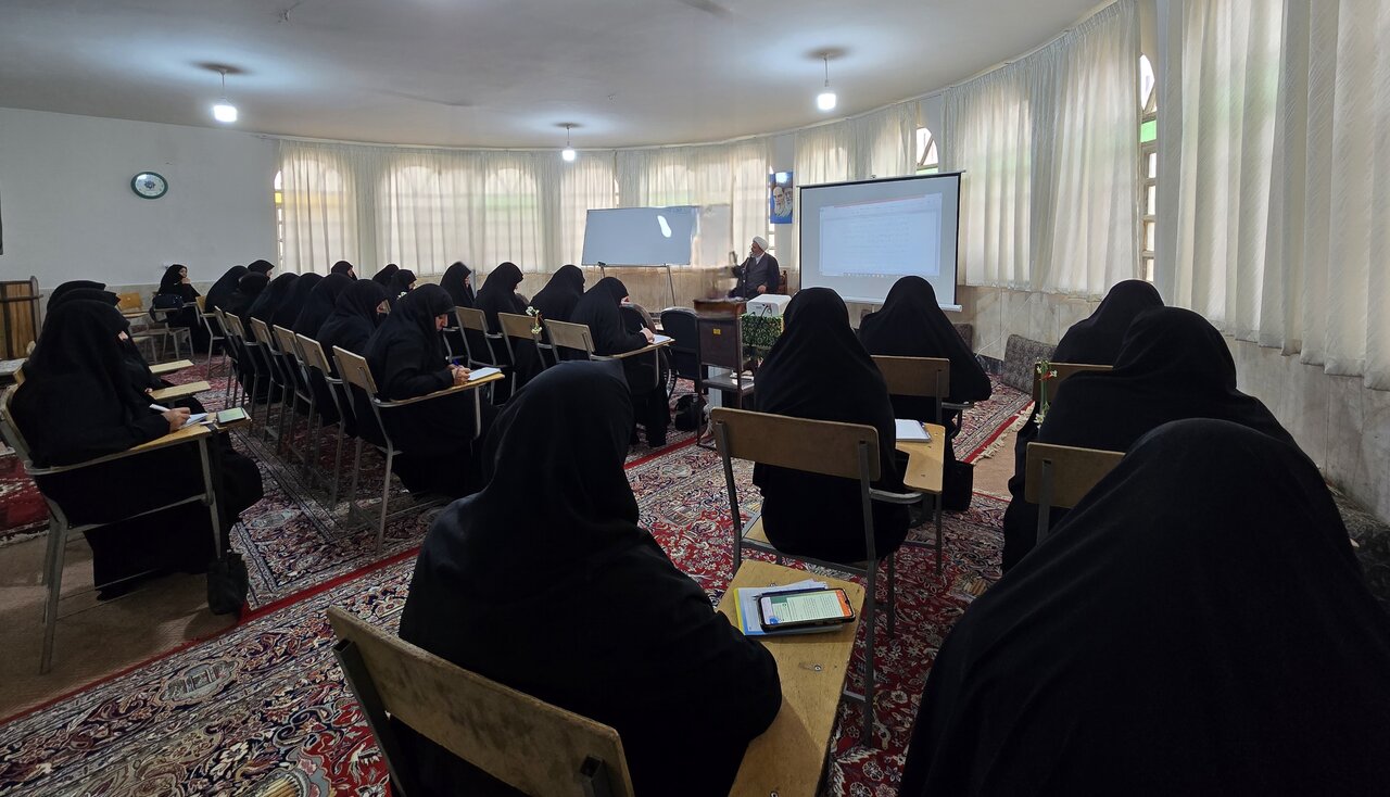 کارگاه مهارتی «ذهن پویا و پژوهش عمیق» ویژه مدیران مدارس علمیه خواهران یزد برگزار شد+تصاویر