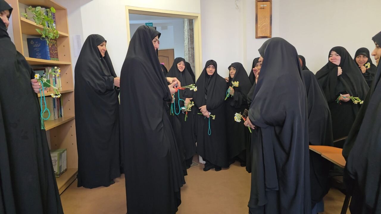 بهره‌گیری از فرصت معنوی ماه رجب و خدمت به طلاب، زمینه‌ساز آشکار شدن ارزش حوزه برای جامعه