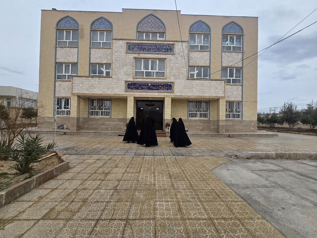 بهره‌گیری از فرصت معنوی ماه رجب و خدمت به طلاب، زمینه‌ساز آشکار شدن ارزش حوزه برای جامعه