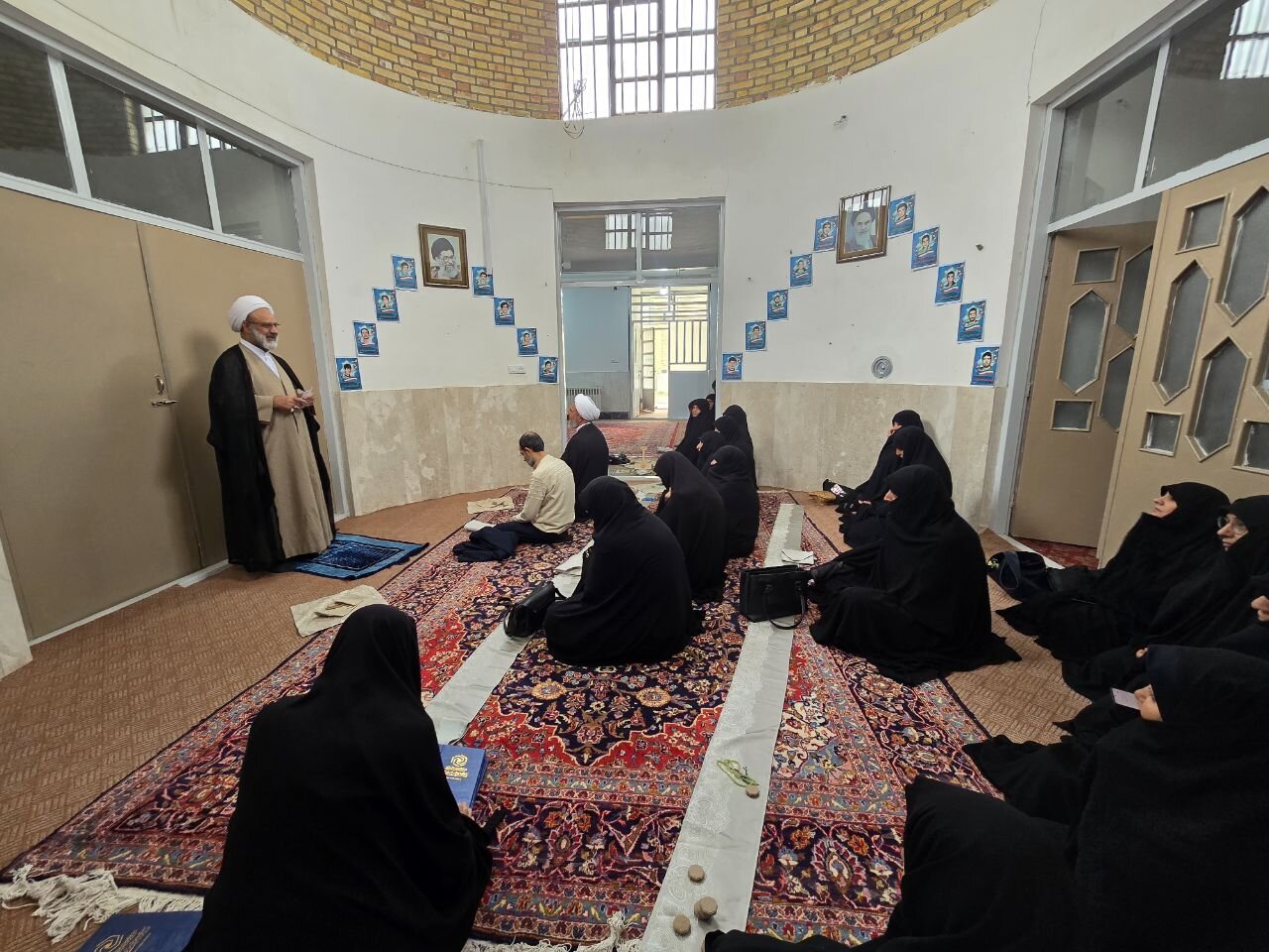 بهره‌گیری از فرصت معنوی ماه رجب و خدمت به طلاب، زمینه‌ساز آشکار شدن ارزش حوزه برای جامعه