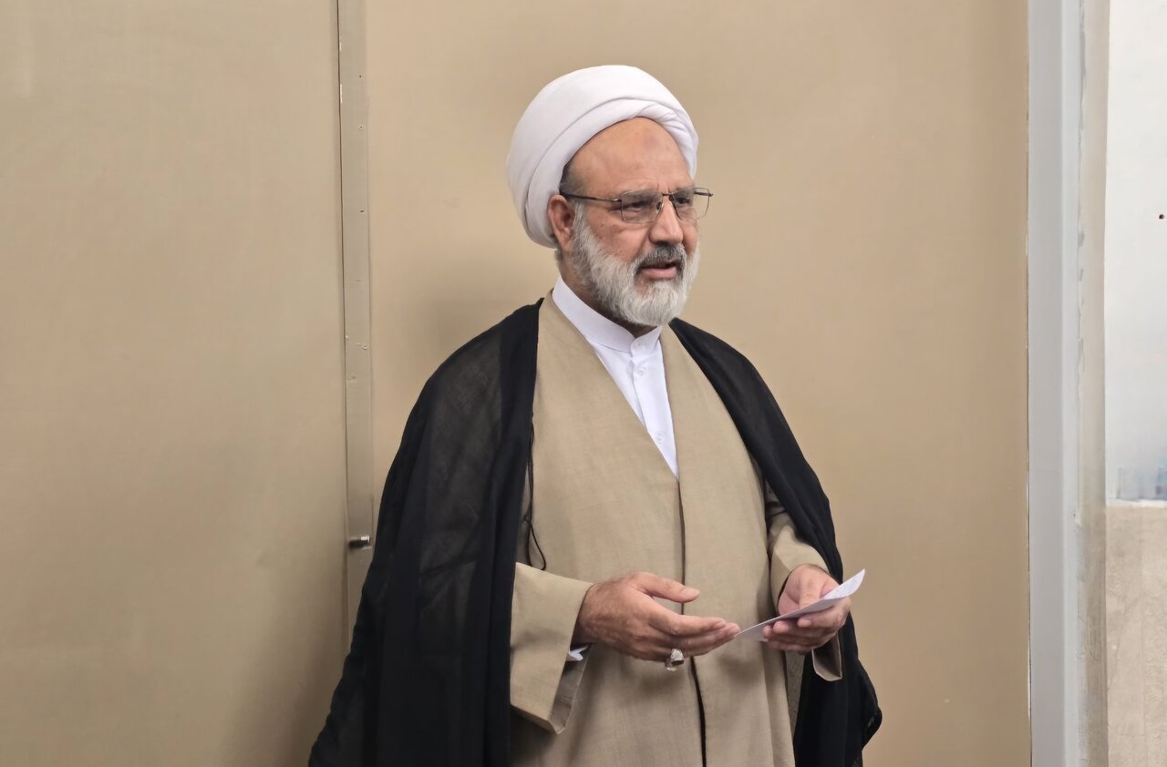 بهره‌گیری از فرصت معنوی ماه رجب و خدمت به طلاب، زمینه‌ساز آشکار شدن ارزش حوزه برای جامعه