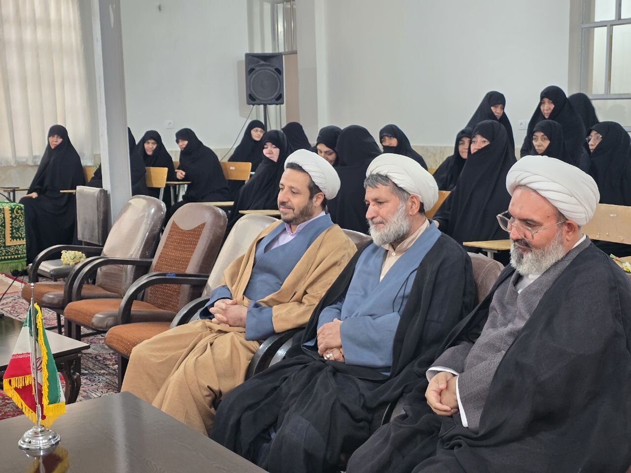 بهره‌گیری از فرصت معنوی ماه رجب و خدمت به طلاب، زمینه‌ساز آشکار شدن ارزش حوزه برای جامعه