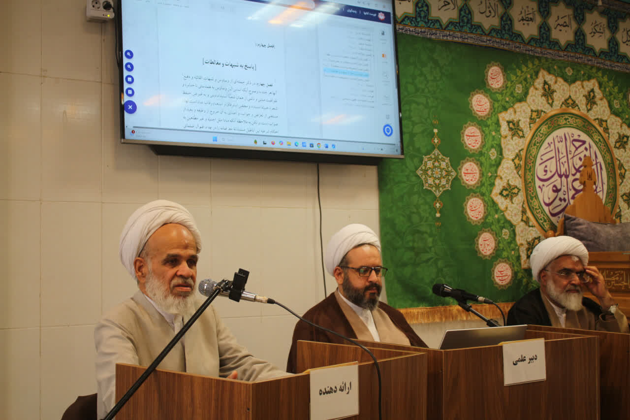 نشست علمی تحلیل نقش مردم در نظریه سیاسی میرزای نائینی در مدرسه علمیه امام مهدی (عج) کرمان 