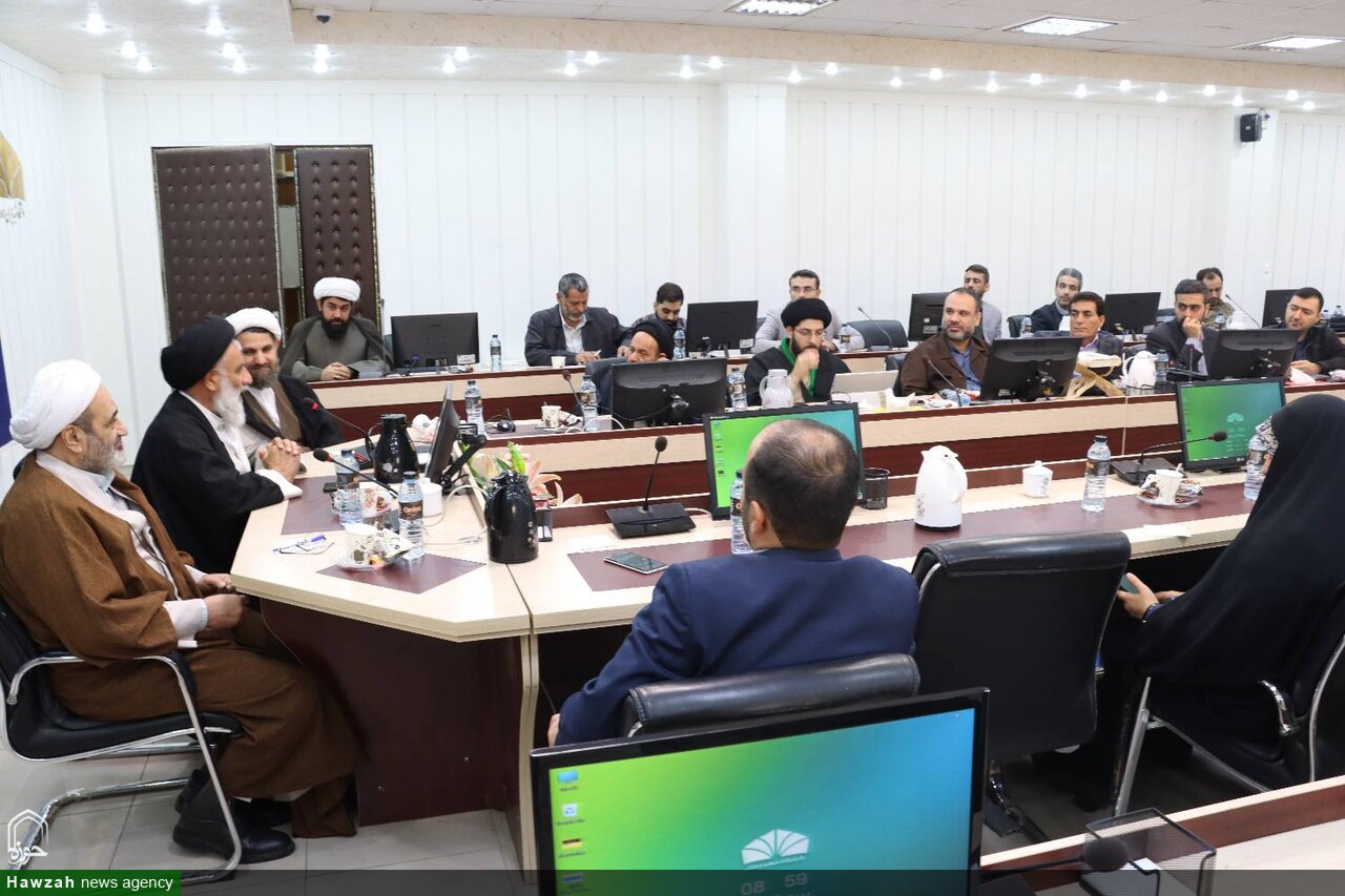 تصاویر/ نشست دانش افزایی رهیافت هایی از بیانیه گام دوم ویژه اساتید دانشگاه های اهواز