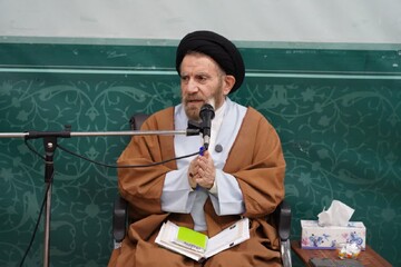 اهتزاز پرچم ایران در اروپا و ظهور نسل منتقد سیاست‌های آمریکا، از برکات وحدت حوزه و دانشگاه است