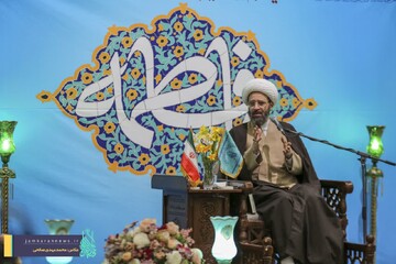 هدایت الهی روشن است؛ انتخاب مسیر با خودمان است