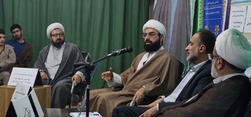 کرسی ارائه و نقد در آستانه اشرفیه برگزار شد